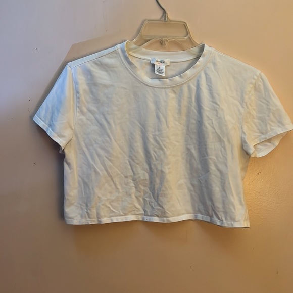 Woman’s white basic crop top T - Picture 3 of 4